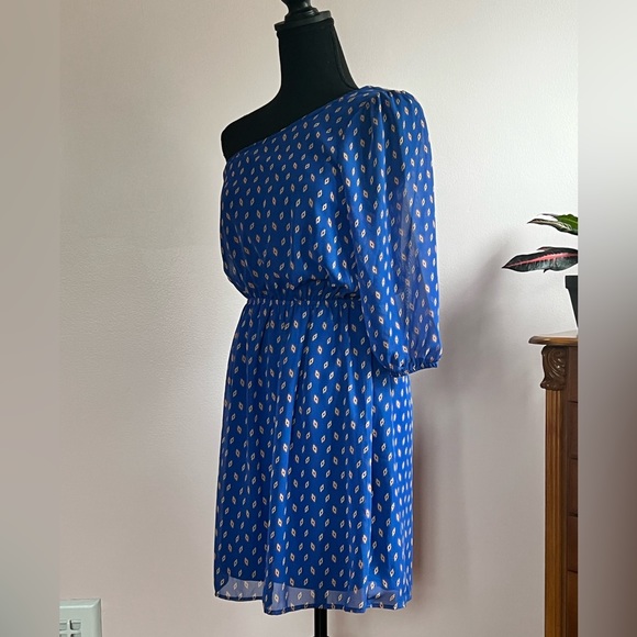 NWOT Francesca’s One Shoulder 3/4 Sleeve Blue Geometric Foil Mini Dress - Picture 2 of 7